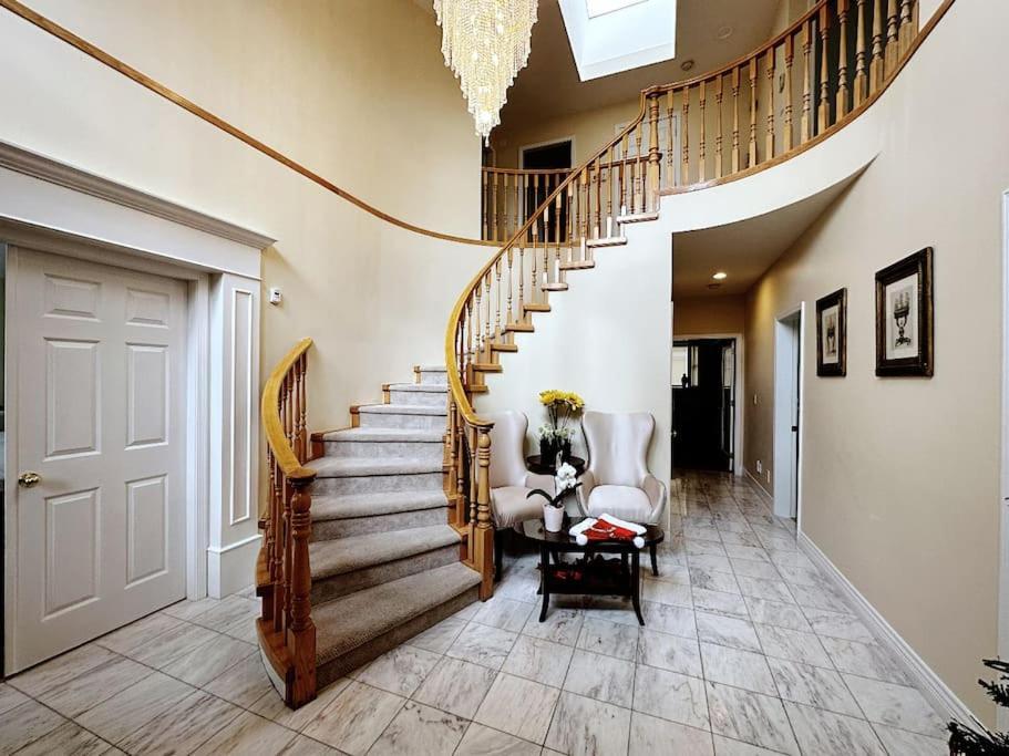 Super Cosy 8Bed & 6Bath In Vancouver Heart Near To Airport And Downtown Exteriör bild